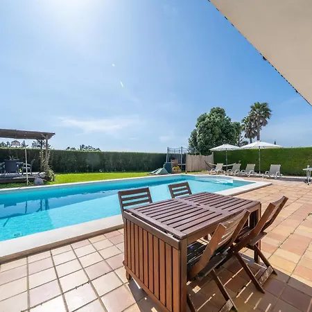 Вилла Stunning Spacious Family In The Algarve Алжезур