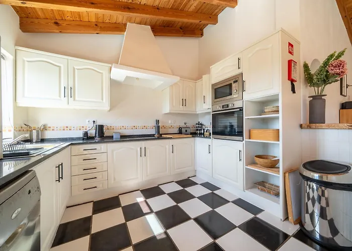 Stunning Spacious Family In The Algarve Villa *