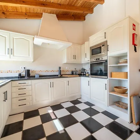Stunning Spacious Family In The Algarve Villa *